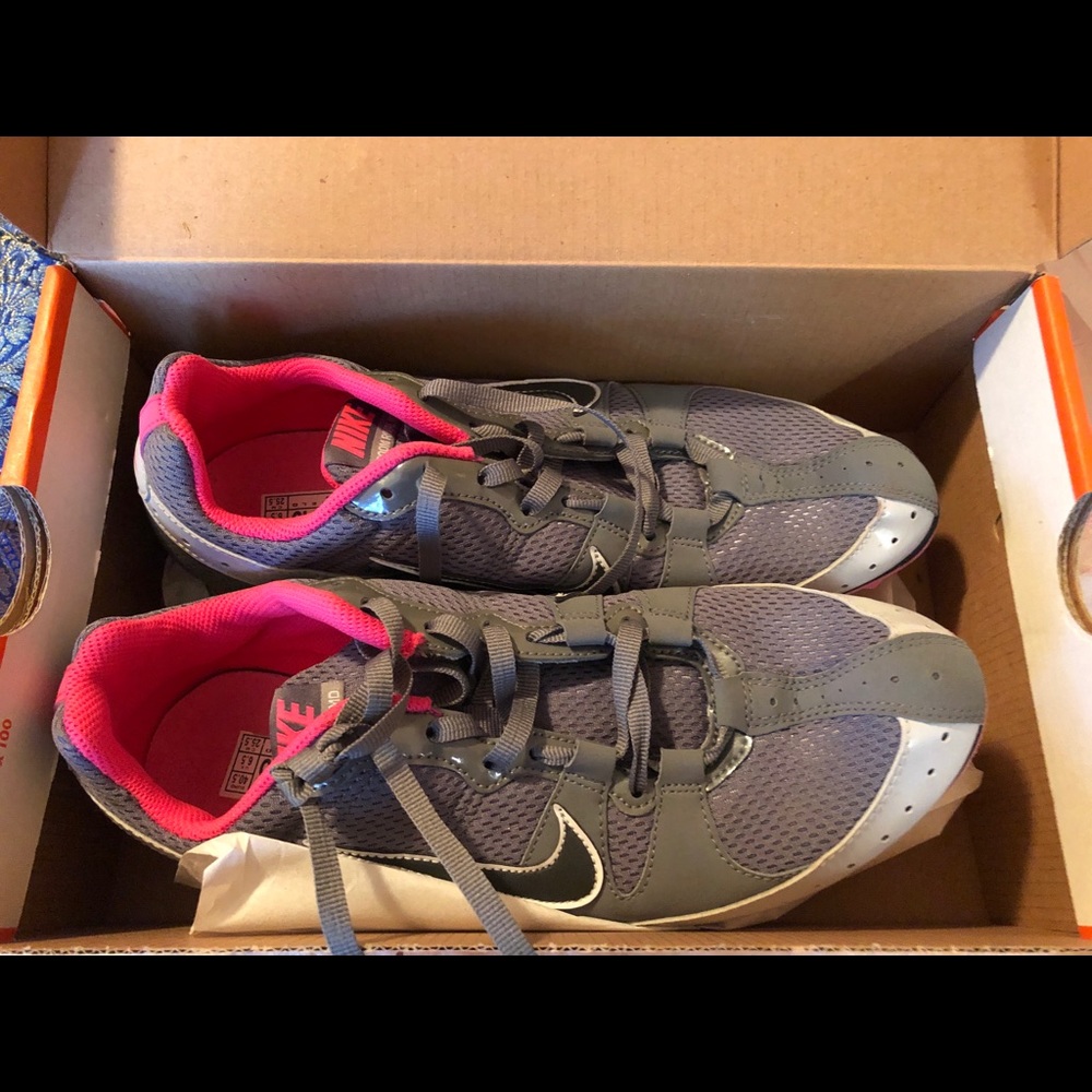 NEW 💗 Nike Track Sneakers